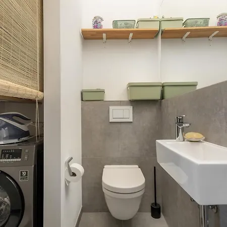 Luxury Duplex Townhouse With Garden/top Location *